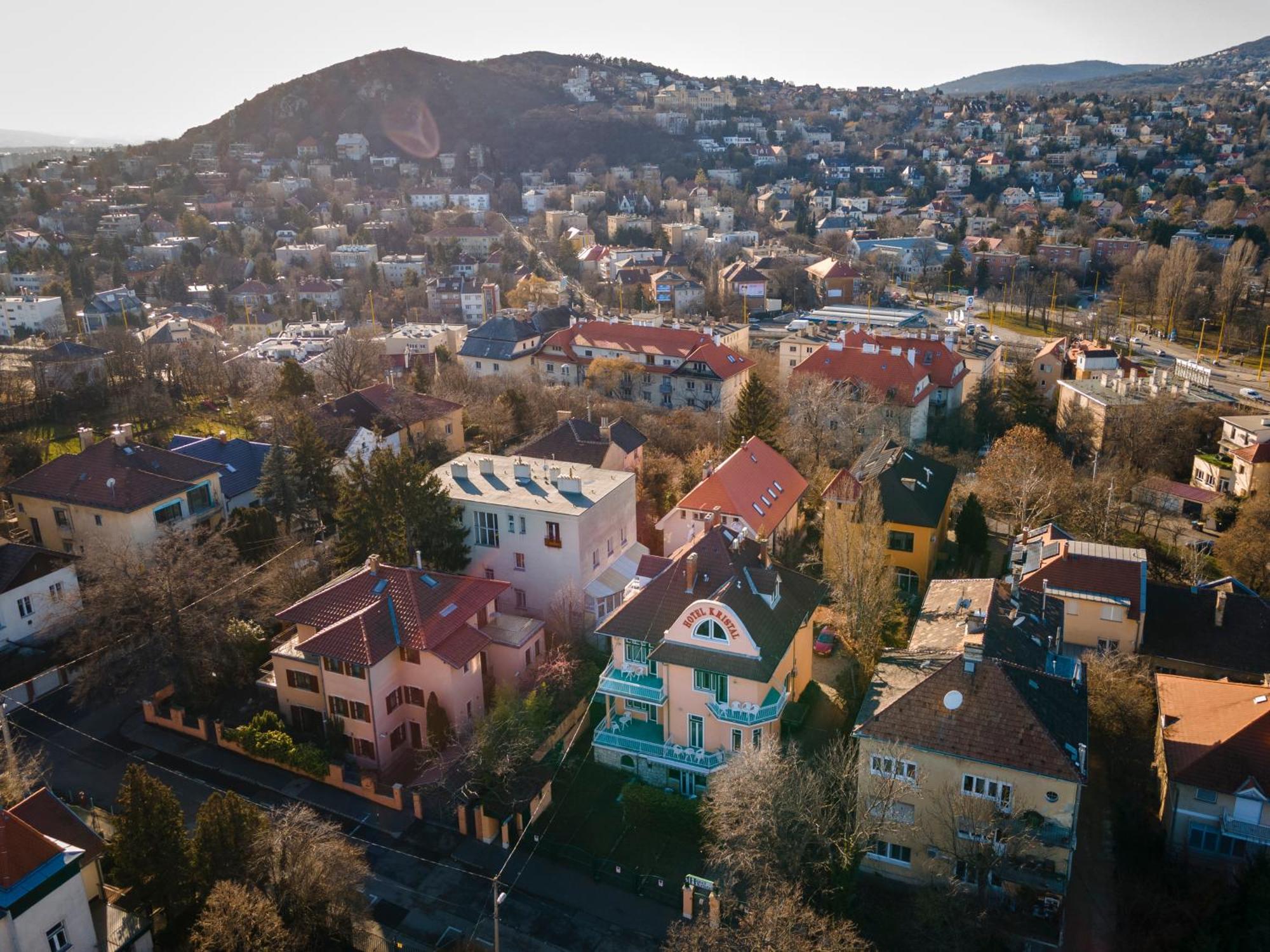 Hotel Kristal Gellert Hill Budapeste Exterior foto