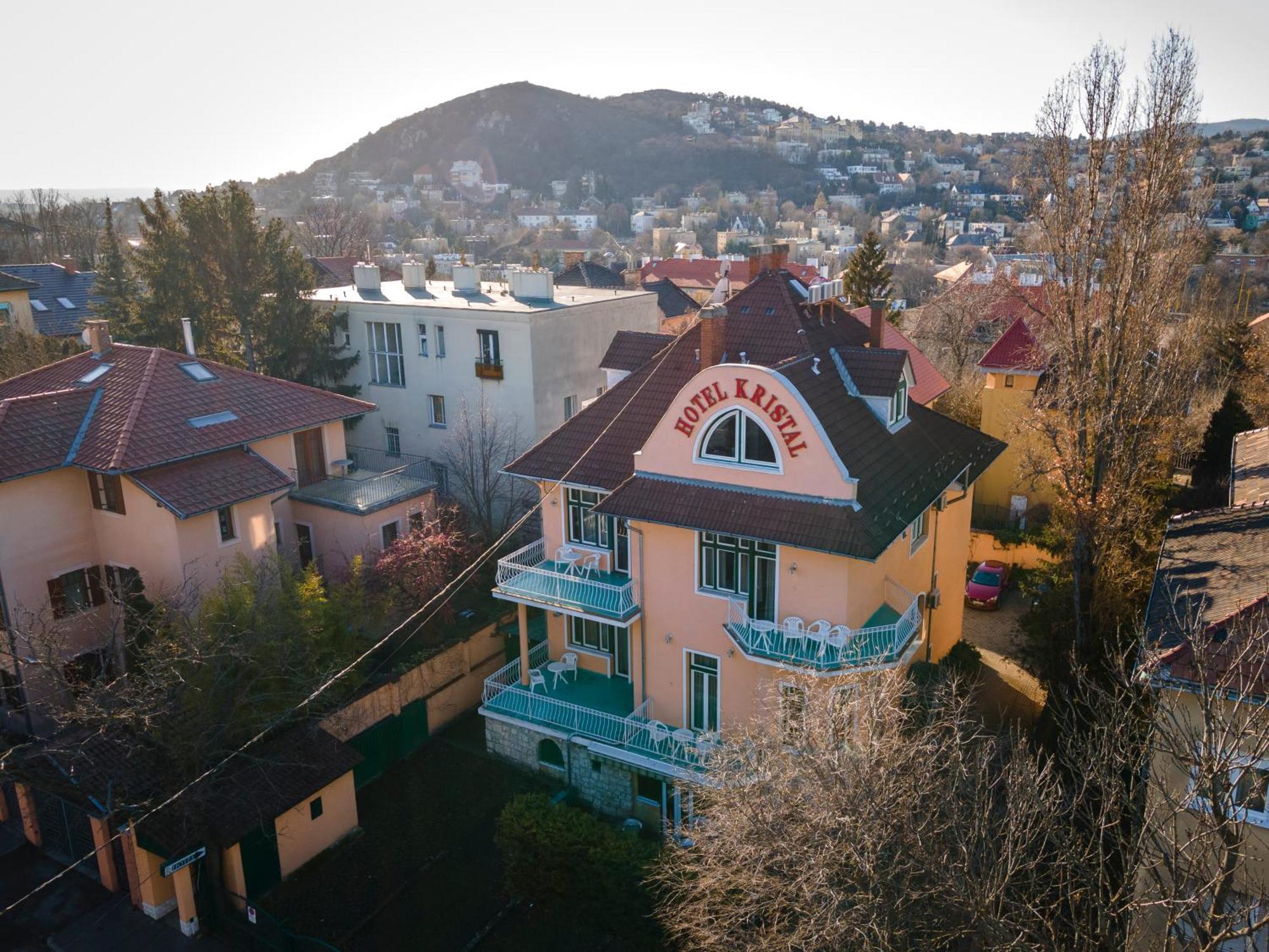 Hotel Kristal Gellert Hill Budapeste Exterior foto