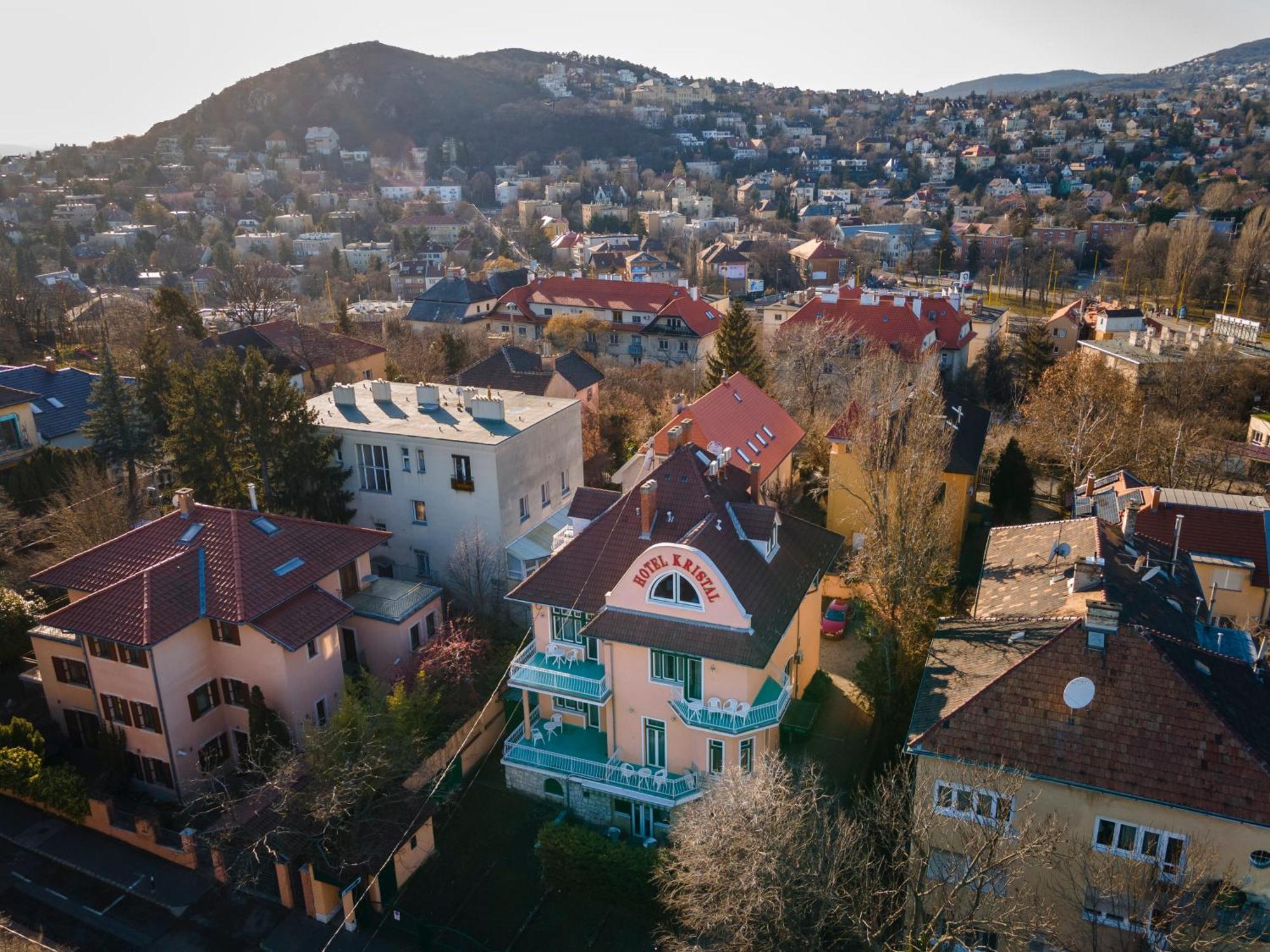 Hotel Kristal Gellert Hill Budapeste Exterior foto