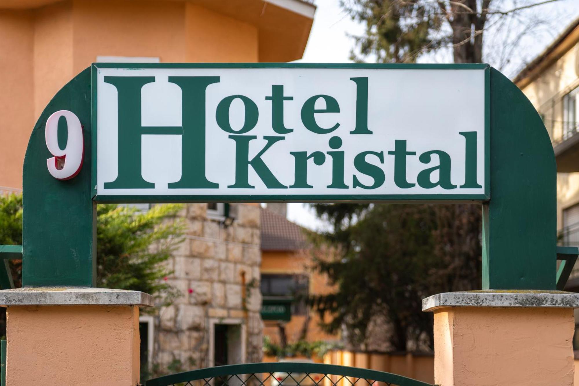 Hotel Kristal Gellert Hill Budapeste Exterior foto