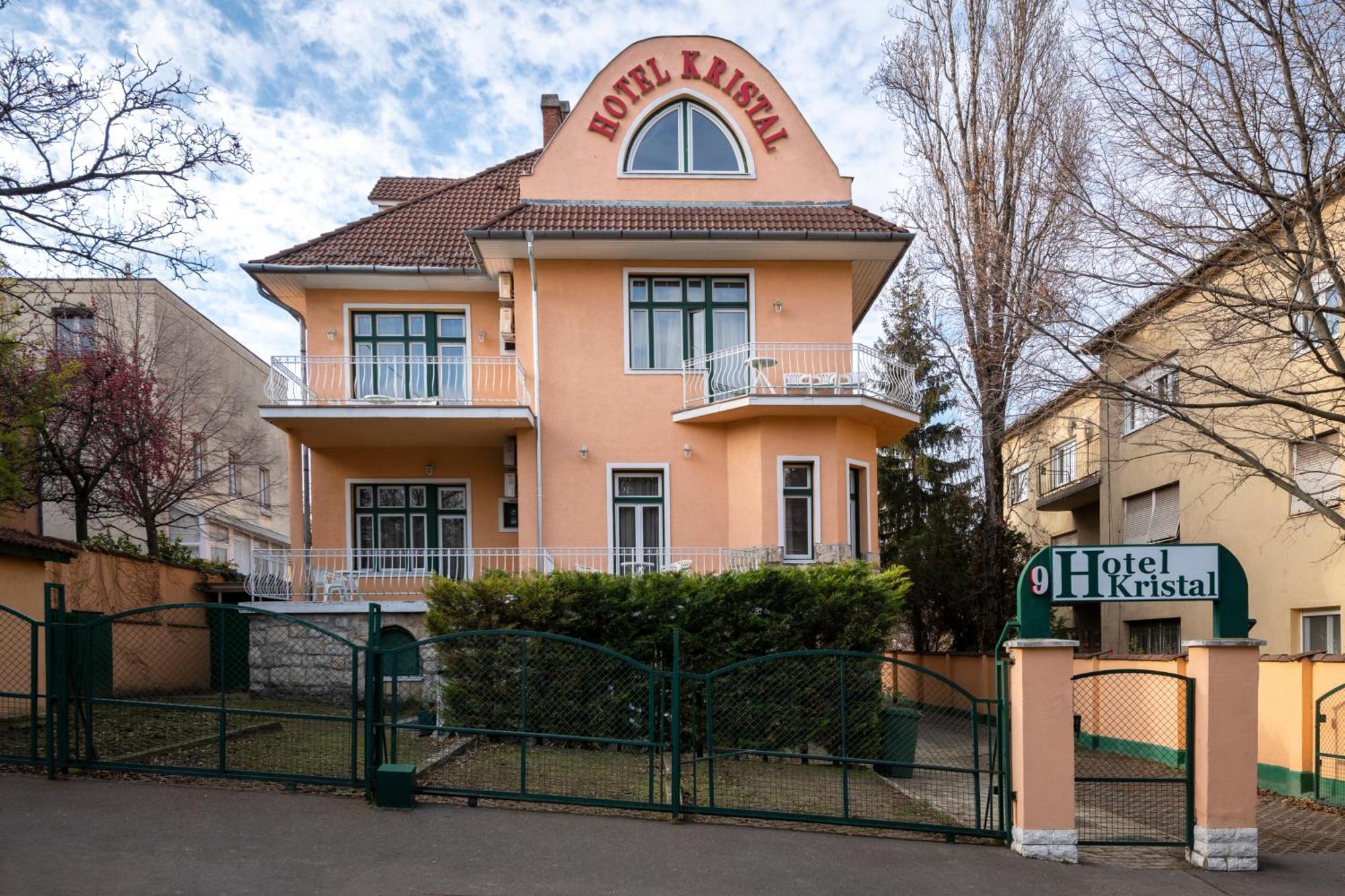 Hotel Kristal Gellert Hill Budapeste Exterior foto